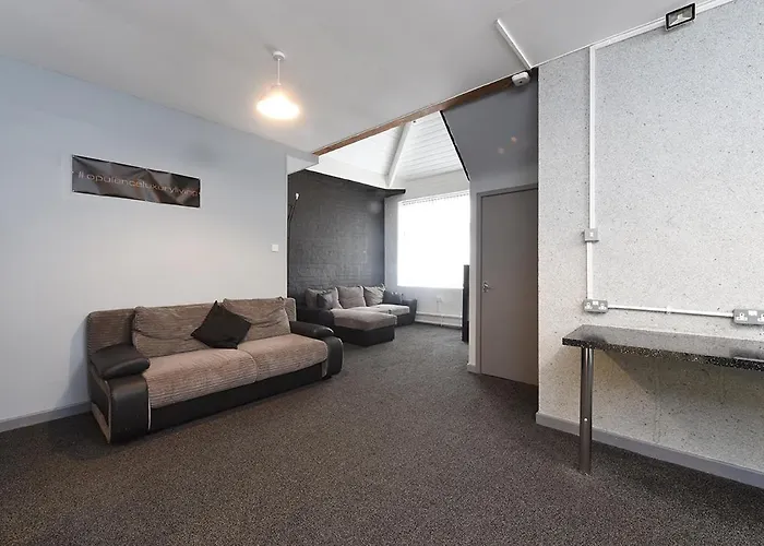 Penthouse Warehouse Slps 18
